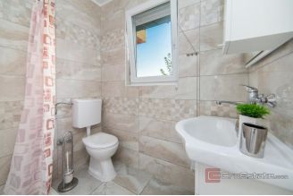 020 2047 45 Makarska apartment house with swimming pool for sale