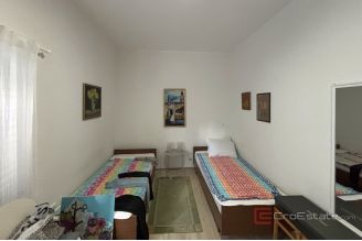 008 2035 198 island ciovo family house near the sea for sale