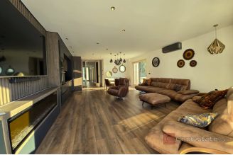 008 2036 124 Split area Luxuriously decorated villa for sale