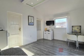 009 2047 46 island ciovo townhouse with three bedrooms for sale