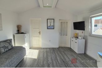 009 2047 46 island ciovo townhouse with three bedrooms for sale