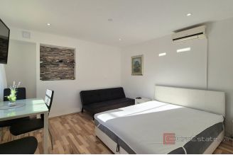 009 2047 46 island ciovo townhouse with three bedrooms for sale