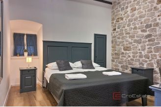 010 2043 138 sibenik modern accommodation units in center for sale