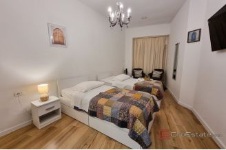 010 2043 138 sibenik modern accommodation units in center for sale