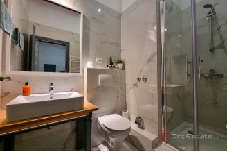 010 2043 138 sibenik modern accommodation units in center for sale