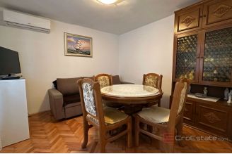 011 2045 59 Split center House with two bedrroms for sale