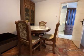 011 2045 59 Split center House with two bedrroms for sale