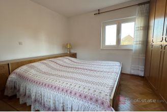 011 2045 59 Split center House with two bedrroms for sale