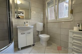 011 2045 59 Split center House with two bedrroms for sale