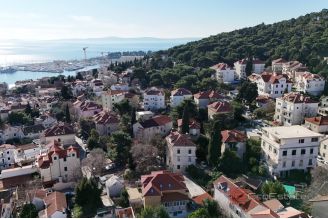 011 2045 59 Split center House with two bedrroms for sale
