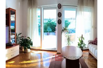 10 4171 30 Split apartment sea view for sale
