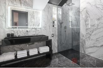 011 2043 134 Sibenik Four star heritage hotel in the heart of city for sale