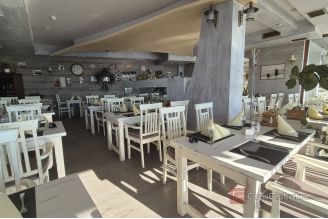 005 2016 640 split top positioned restaurant first row by the sea for rent
