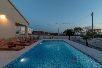 013 2029 95 island ciovo house with pool and sea view for sale