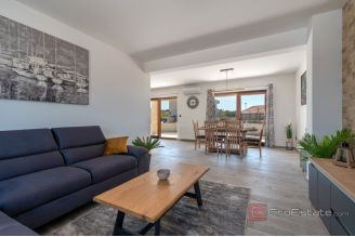 013 2029 95 island ciovo house with pool and sea view for sale