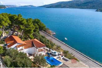 008 2041 90 marina house in a prime location near the sea sale