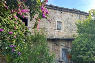 020 5338 30 island brac stone house in great location for sale