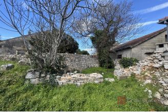 020 5338 30 island brac stone house in great location for sale