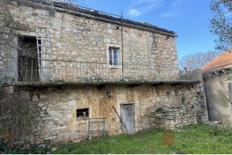 020 5338 30 island brac stone house in great location for sale