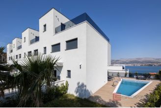 018 2022 437a Ciovo Modern villa with a sea view for sale