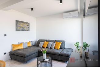 018 2022 437a Ciovo Modern villa with a sea view for sale