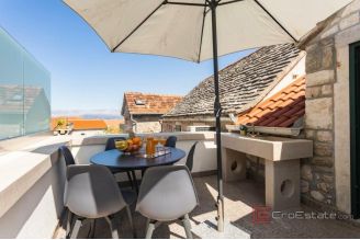 009 2049 28 Island of Brac Stone house near the sea for sale