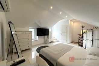 009 2049 28 Island of Brac Stone house near the sea for sale