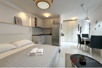 009 2049 28 Island of Brac Stone house near the sea for sale