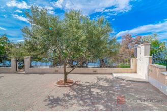 020 2021 402 zadar house with several apartments first row to the sea for sale