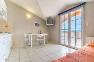 020 2021 402 zadar house with several apartments first row to the sea for sale