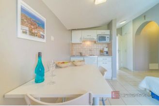 020 2021 402 zadar house with several apartments first row to the sea for sale