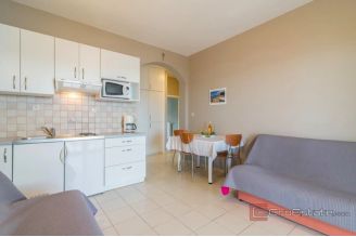 020 2021 402 zadar house with several apartments first row to the sea for sale