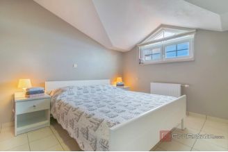 020 2021 402 zadar house with several apartments first row to the sea for sale