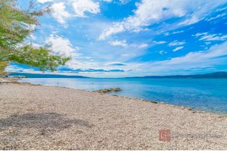 020 2021 402 zadar house with several apartments first row to the sea for sale