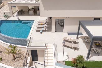 020 2022 440 Split area Newly built villa with a sea view for sale