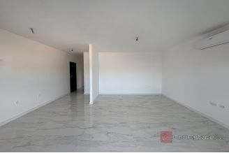 018 2035 204 Ciovo Spacious penthouse with a sea view for sale