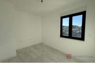 018 2035 204 Ciovo Spacious penthouse with a sea view for sale