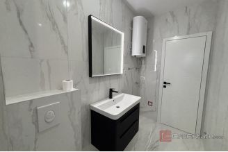 018 2035 204 Ciovo Spacious penthouse with a sea view for sale