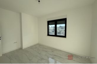 018 2035 204 Ciovo Spacious penthouse with a sea view for sale