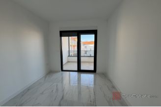 018 2035 204 Ciovo Spacious penthouse with a sea view for sale