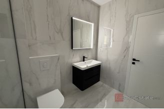 018 2035 204 Ciovo Spacious penthouse with a sea view for sale