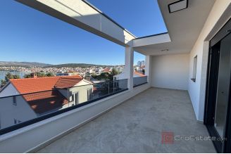 018 2035 204 Ciovo Spacious penthouse with a sea view for sale