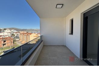 018 2035 204 Ciovo Spacious penthouse with a sea view for sale