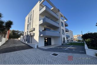 018 2035 204 Ciovo Spacious penthouse with a sea view for sale