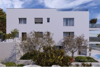 016 2035 206 Ciovo luxurx apartment with pool and a garden in the first row to the sea for sale