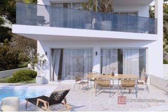 016 2035 206 Ciovo luxurx apartment with pool and a garden in the first row to the sea for sale