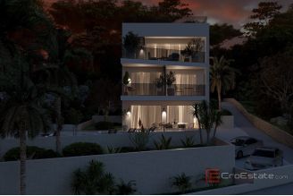 016 2035 206 Ciovo luxurx apartment with pool and a garden in the first row to the sea for sale