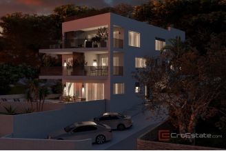 016 2035 206 Ciovo luxurx apartment with pool and a garden in the first row to the sea for sale