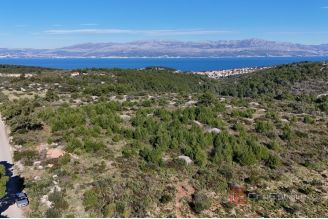 004 2046 62 Island of Brac Agricultural land near the town center for sale