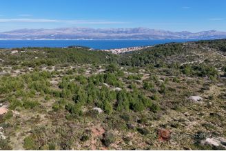 004 2046 62 Island of Brac Agricultural land near the town center for sale